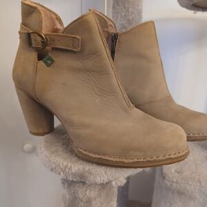 El Naturalista Women's Tan Leather Ankle Booties with Heel